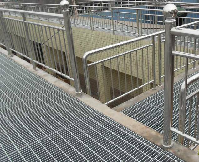 Steel grating