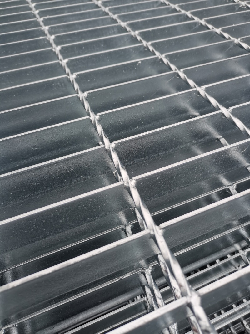 How to Prevent White Rust on Galvanized Steel Grating?