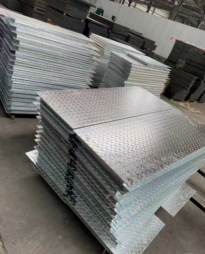 How to solve surface roughness issues during steel grating production?