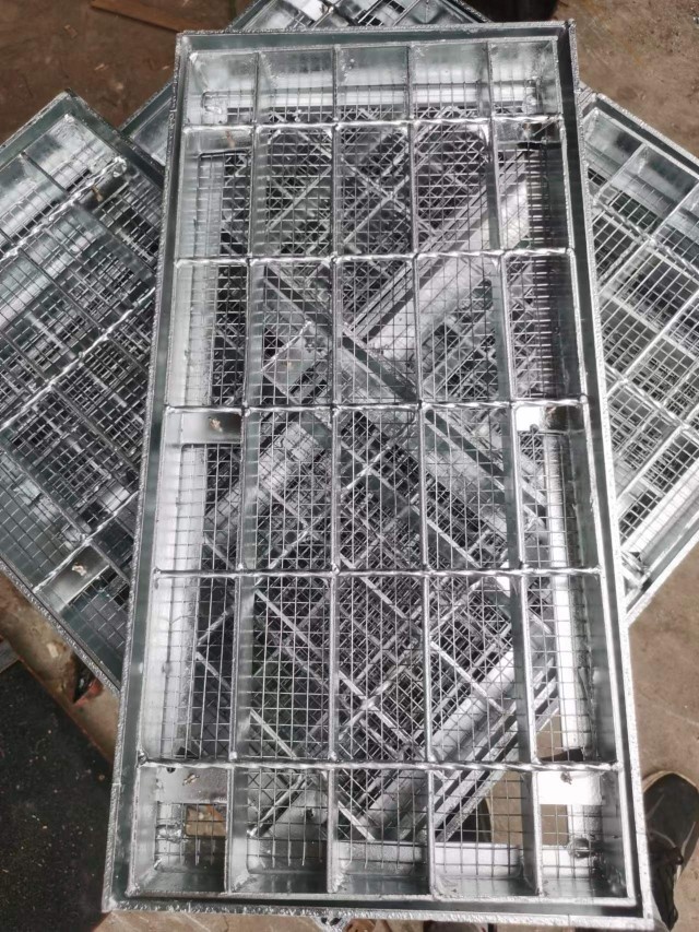 What should be noted when installing steel grating?