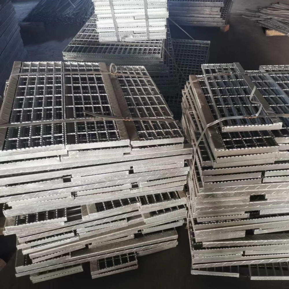 Steel grating